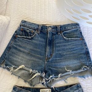 Womens high rise mom shorts size 26/2